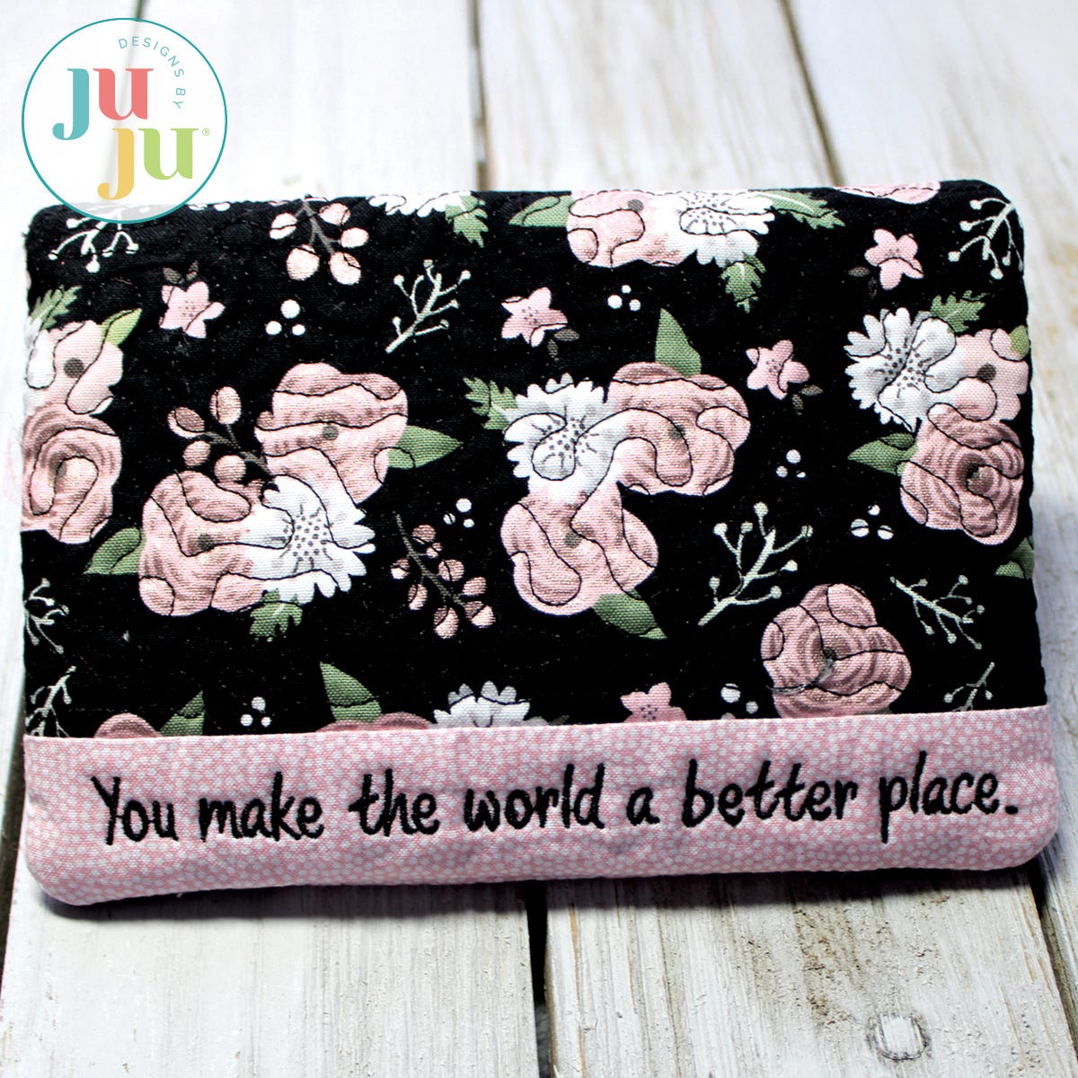 In The Hoop Best Mom / Mum Zippered Bag Project by Oma's Place | Machine Embroidery Designs by JuJu
