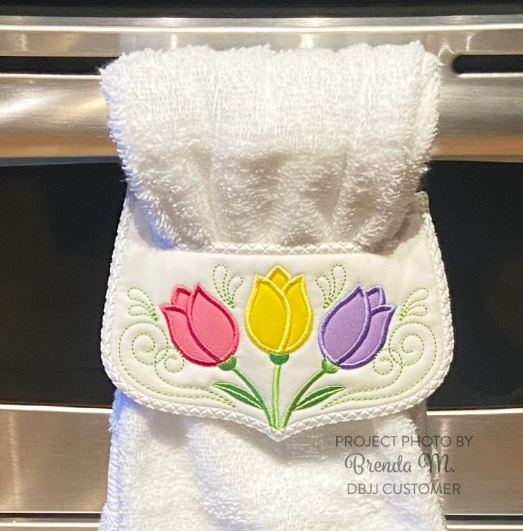 ITH Tulips Wrap Around Towel Topper