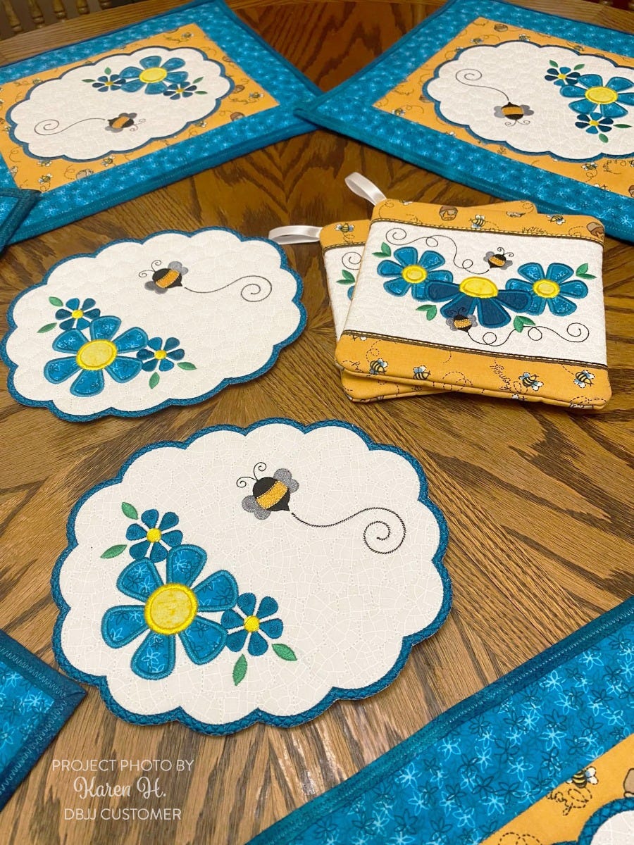 ITH Busy Bees Scalloped Mug Rug