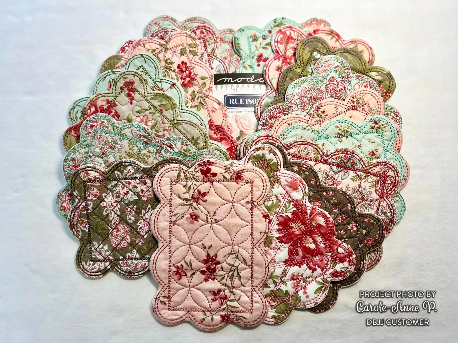 ITH Quilted Scallop Mug Rug