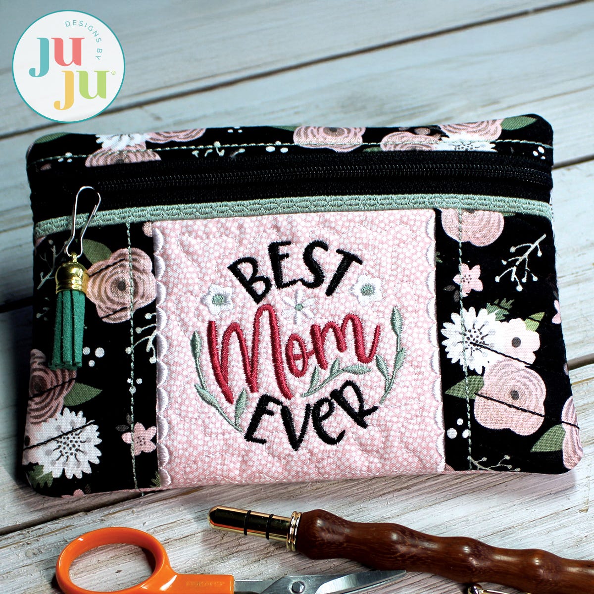 In The Hoop Best Mom / Mum Zippered Bag Project by Oma's Place | Machine Embroidery Designs by JuJu