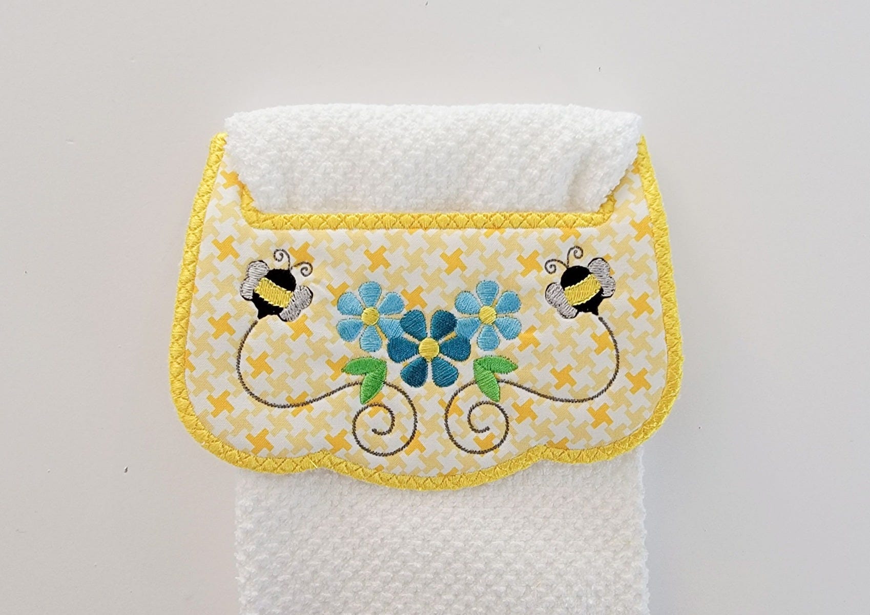 ITH Busy Bees Wrap Around Towel Topper | Machine Embroidery Designs by JuJu