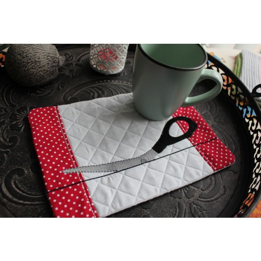 Mug Rug Scissors | Machine Embroidery Designs by JuJu