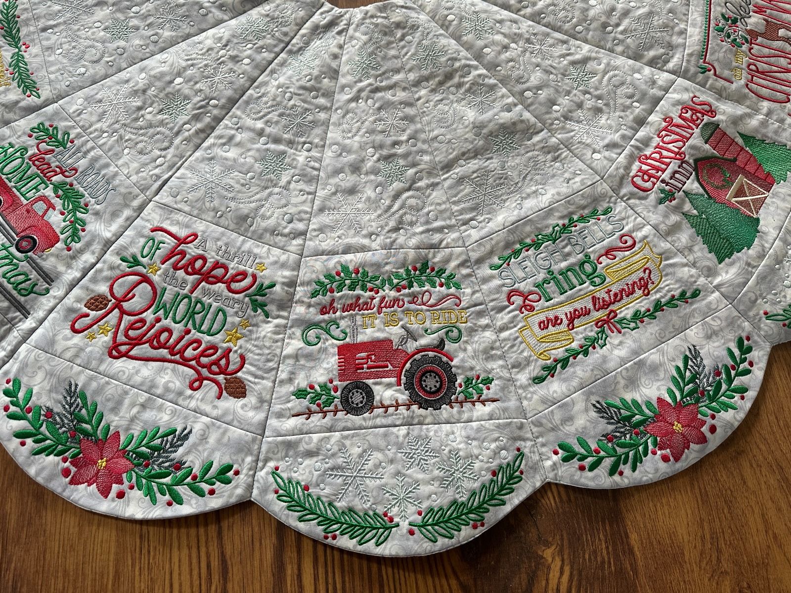 ITH Farmhouse Christmas Tree Skirt