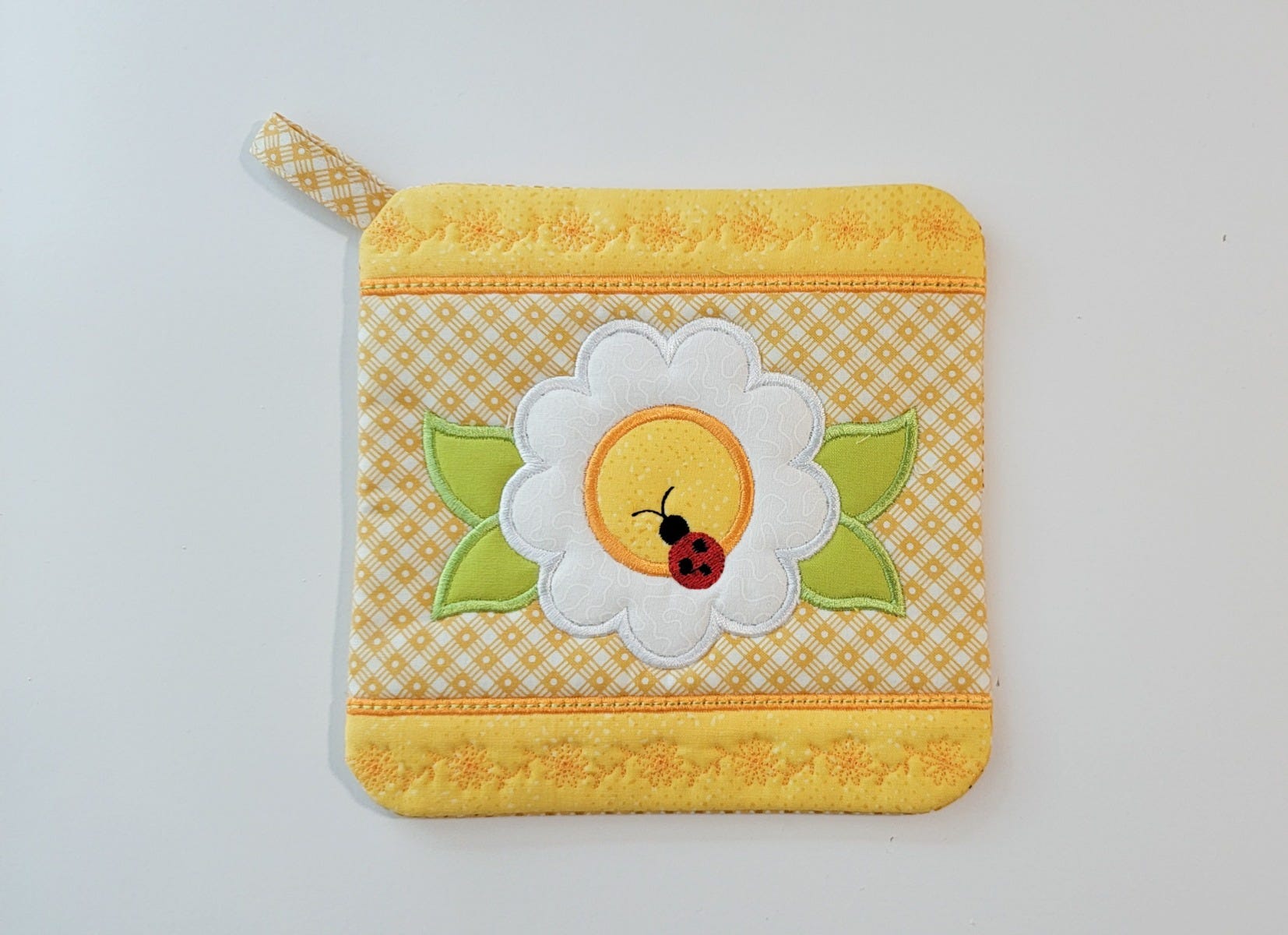 ITH Daisy Pot Holder 2 | Machine Embroidery Designs by JuJu