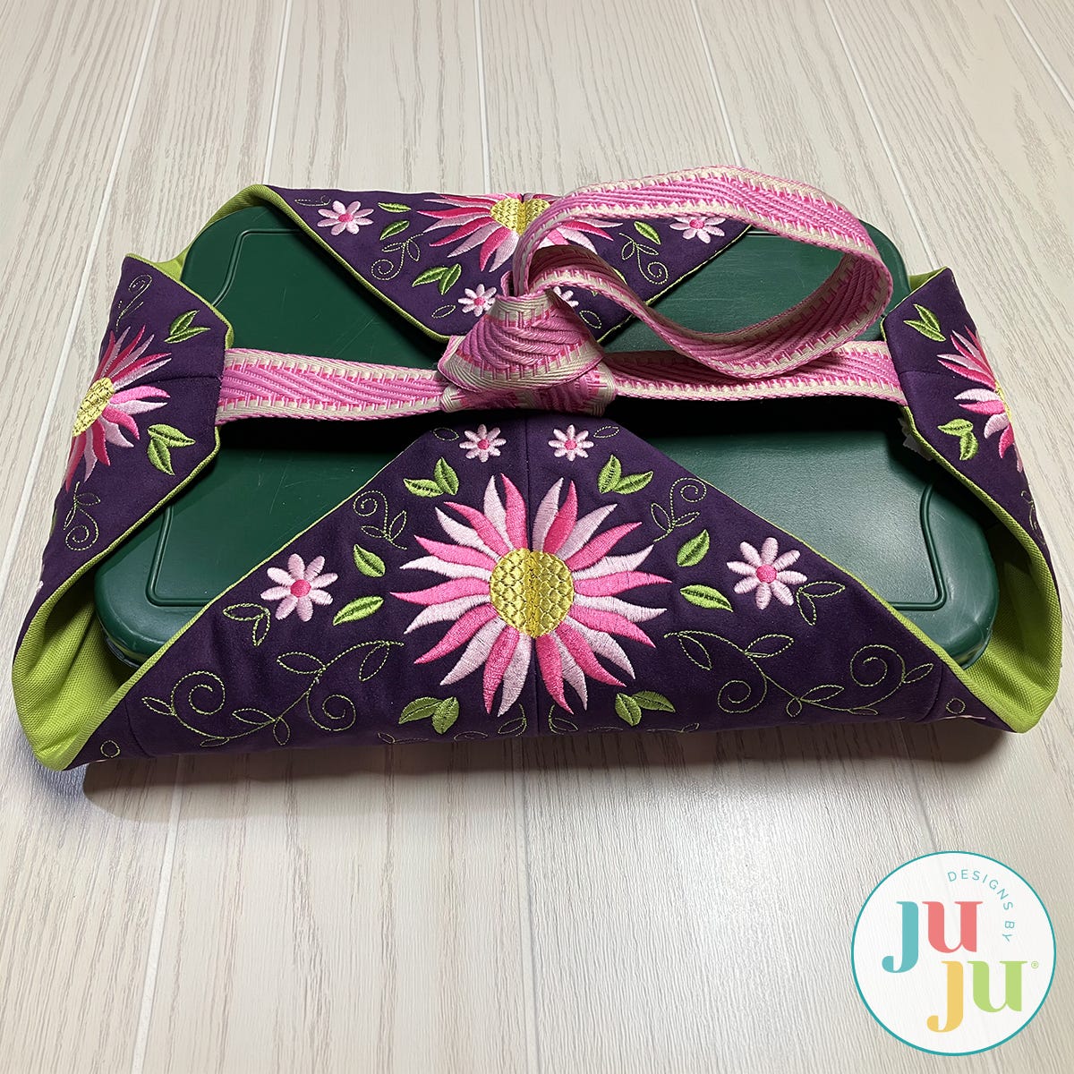In The Hoop Floral Casserole Carrier Project