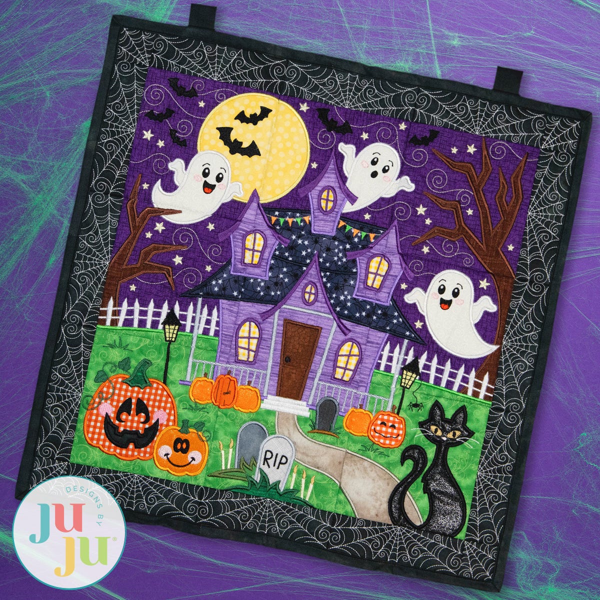 トールペイント作品　Halloween Night In The Hoop Halloween Night Wall Hanging Project | Machine