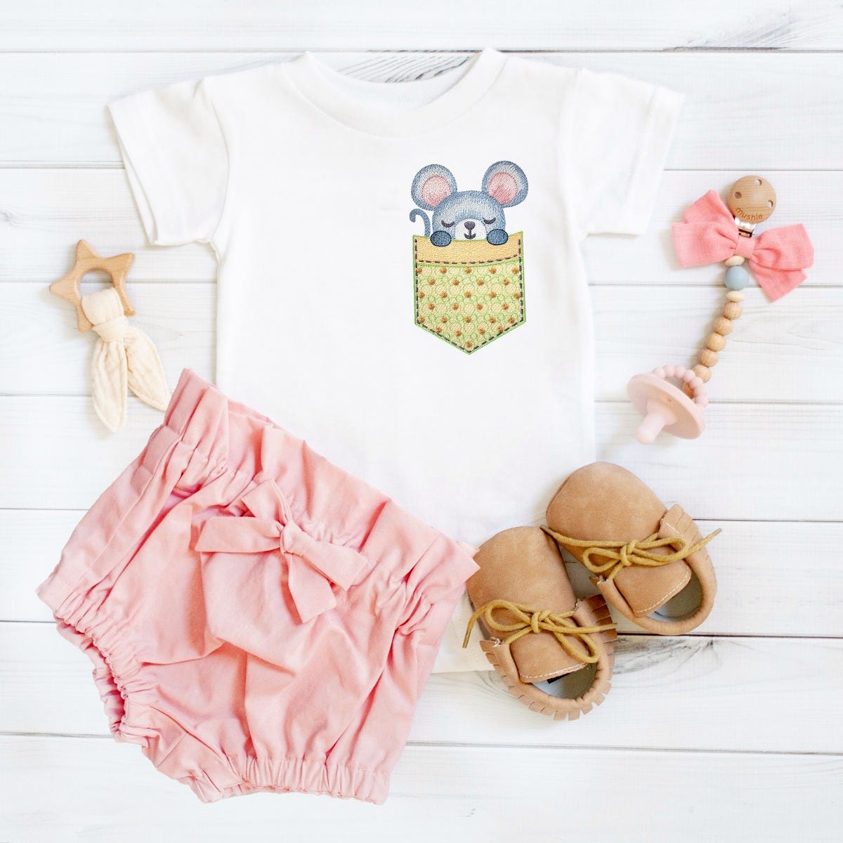 Pocket Mouse | Machine Embroidery Designs by JuJu