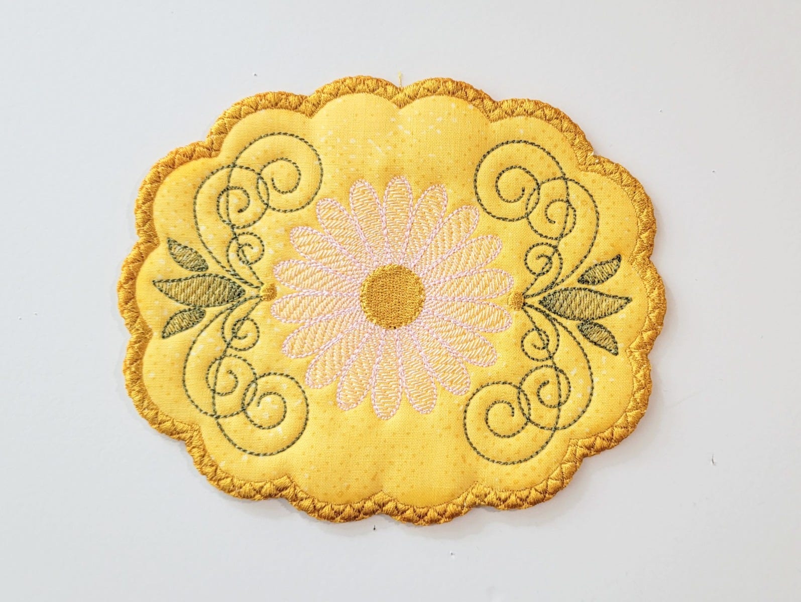 ITH Daisy Scalloped Mug Rug | Machine Embroidery Designs by JuJu