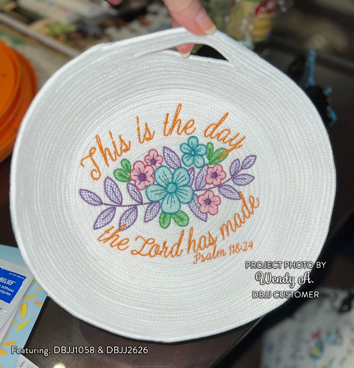 Gloria Satin Stitch Embroidery Font